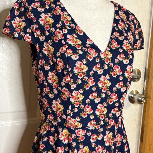 Betsey Johnson Lined Navy Floral V-Neck Midi Dress size 6 - Picture 2 of 14